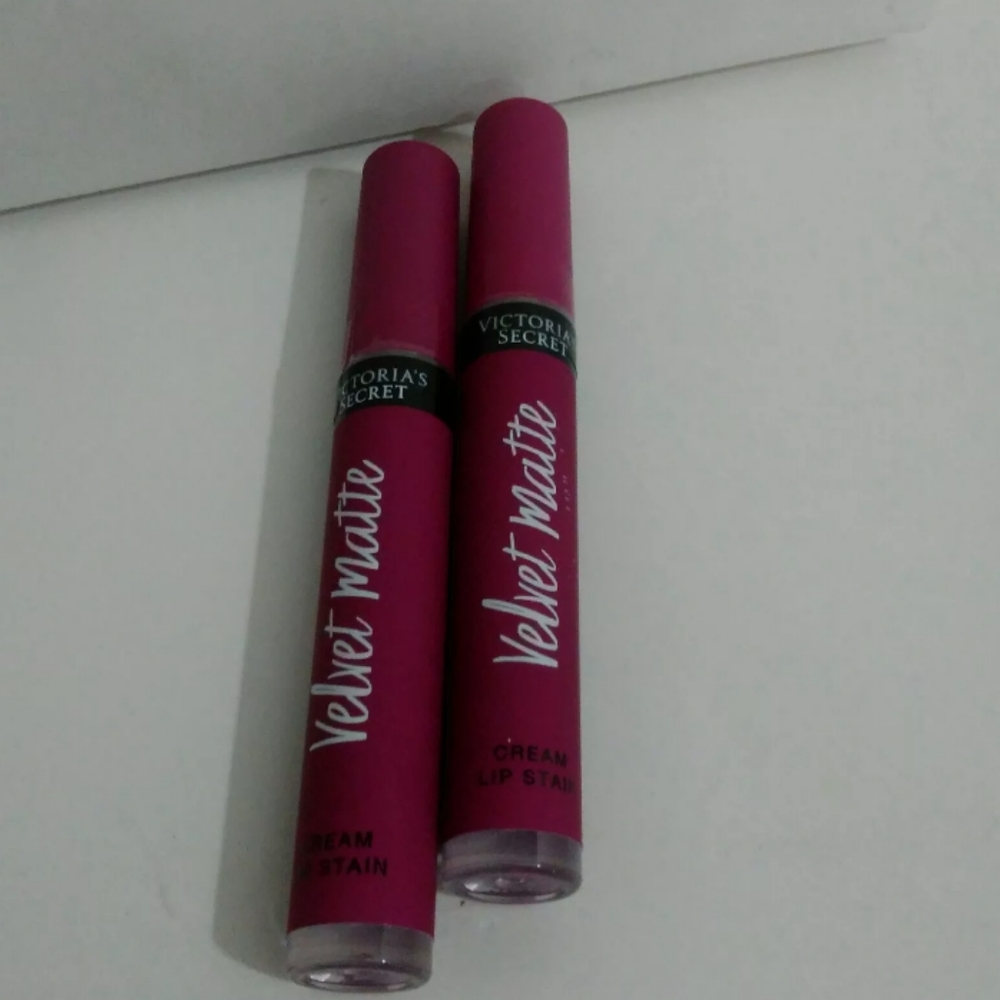 Victorias Secret Matte Cream Lip Stain Scandalous